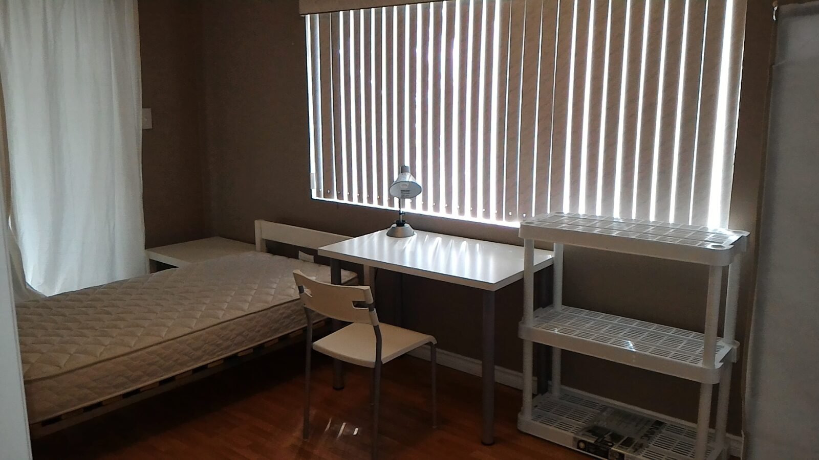 近Metrotown独立屋地面1房分租。$790/月，限女生。