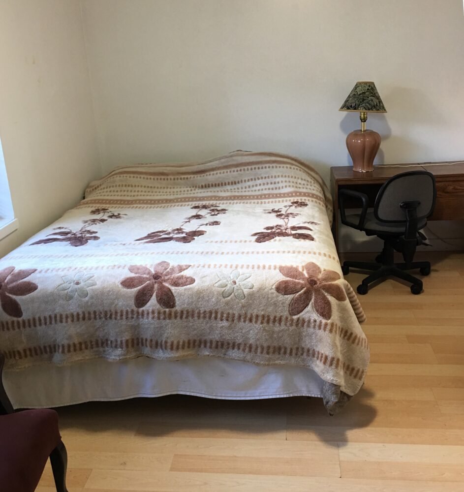 $950/ month, Furnished bathroom available now in Vancouver, Georgia St./ Rupert St.